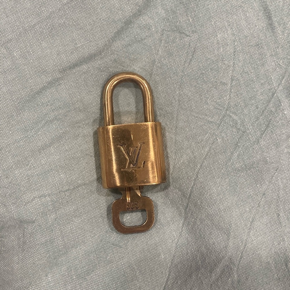 LV Lock and Key #323